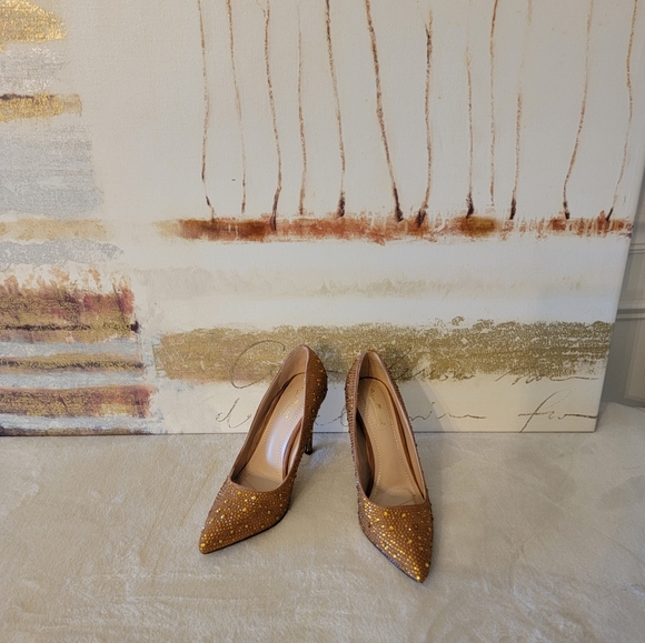 Anne Michelle Size 7 Gold Studded Heels - Picture 2 of 4